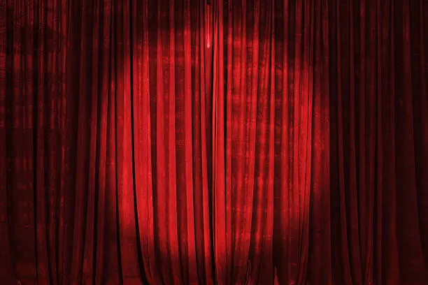 Sipario teatrale illuminato